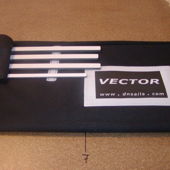 Żagiel regatowy DN z listwami taperowanymi